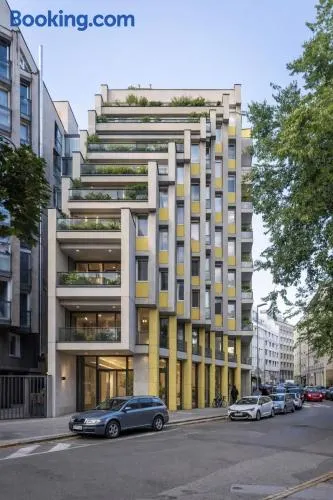 No taxi needed with parking - Image 1