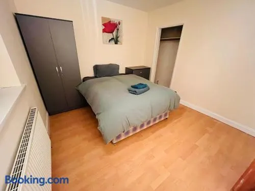 4 Bed room house near NTU Clifton campus - Image 1