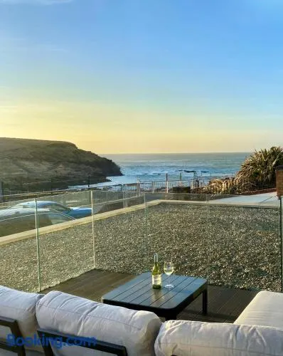 The North Cove, 20m to the Sea, Modern Studio Apartment - Image 1