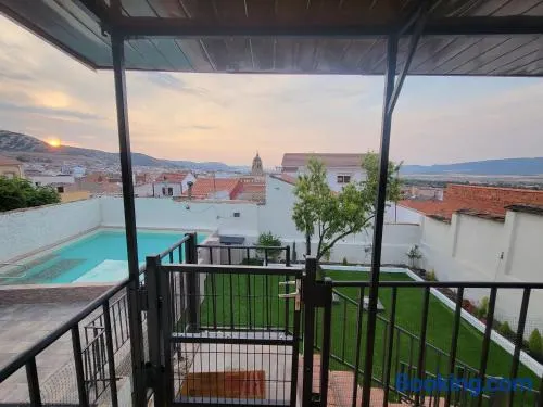 Casa Oasis Puertollano, una casa en un entorno rural en Puertollano, agradable, con Piscina en zona tranquila - Image 1