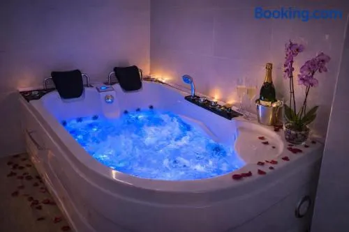 Apartamentos De la Haya & Suite con Jacuzzi, junto al Teatro Romano - Image 1