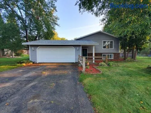 Quiet 3BR 2BA Near Mall, Shopping Centers, and I-94 - Image 1