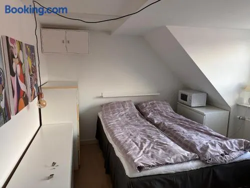Værelse i lejlighed med udsigt og ro - Image 1