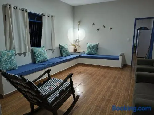 Casa de Vó em Piúma, Quintal, Varanda e 3 Quartos - Image 1