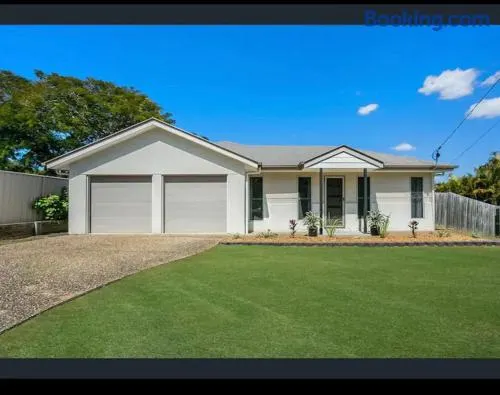 Four bedroom large family home close to Ipswich city - Image 1