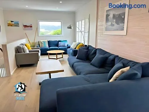 Stones Throw to Beach & Chiton Surf Club - Image 1