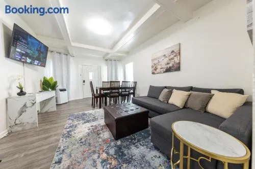 8 Beds Home with 4 Car Parking Space - Near DTLB - Image 1
