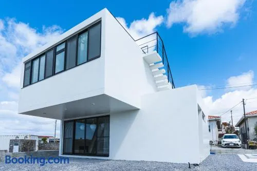 Nashiro White Cube-海徒歩1分の新築デザイン一軒家 白いキューブハウス 最大6名 - Image 1