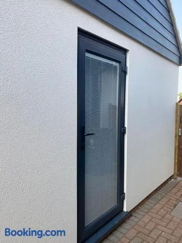 Modern Spacious Annex -Ground Floor - Image 1