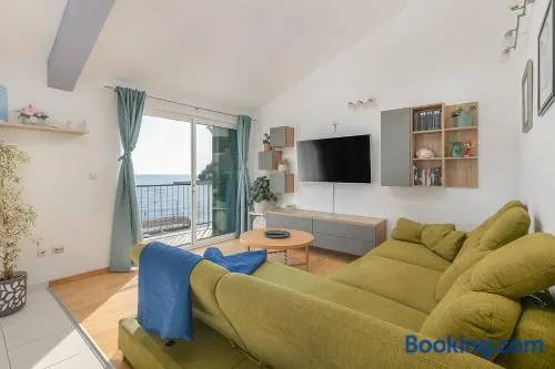 Apartment by the sea - Image 1