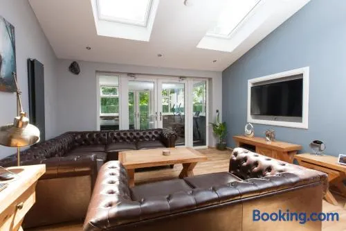Luxurious Townhouse with Hot Tub - Image 1