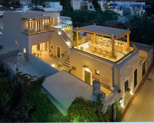 Kaptara Premium Villa, Plunge Pool & Jacuzzis - Image 1