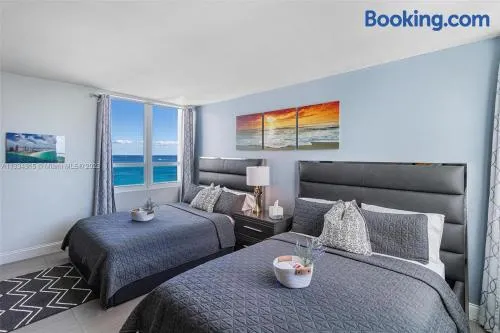 11th Miami Beach - Ocean View -Free Valet Parking - Image 1