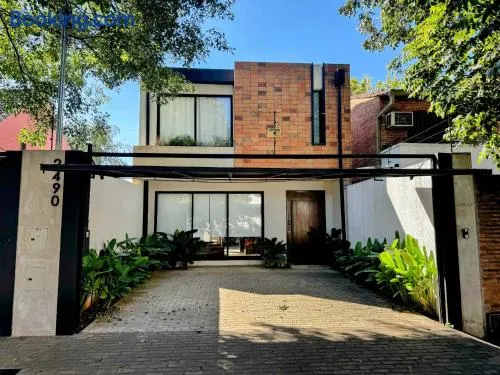 Luxury House in the Most Exclusive Area of Asunción - Image 1