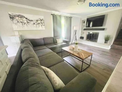 New Modern Lux Large Home 10MIN Downtown Sleeps 12 - Image 1