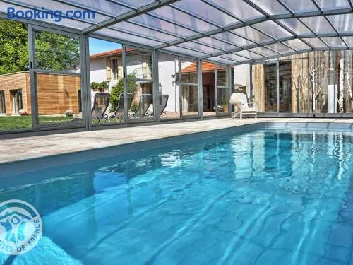 Gîte cocon avec spa et sauna à Saint-Germain-Lespinasse - Image 1