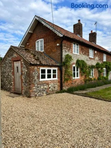 Canter Cottage - Image 1