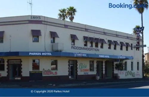 Parkes Hotel - Image 1