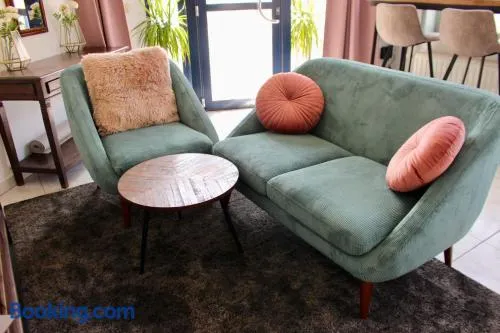 Spacious cozy private suite - Image 1