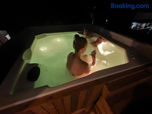 Piscina Aquecida, Jacuzzi, internet veloz, no centro de Serra Grande - Apt Verde - Vila Pitangueira - Image 1