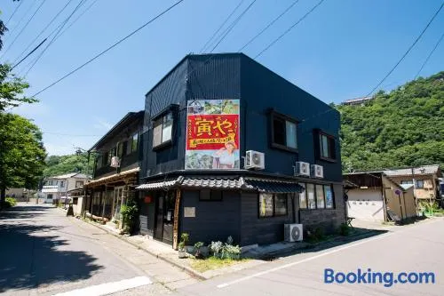 おせっかいゲストハウス 昭和の寅や - Image 1