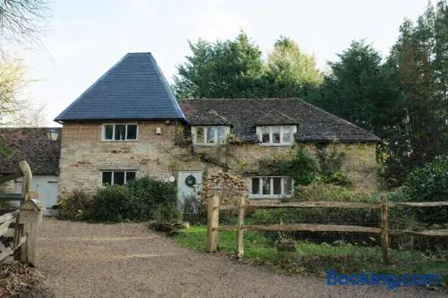 Stunning Oast House Retreat I Sleeps 12 I Countryside Setting - Image 1