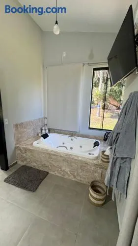 Cabana com hidromassagem em Reserva Natural - Image 1
