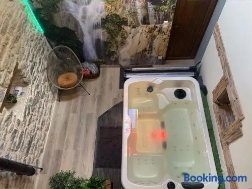 Petite Maison chaleureuse avec jacuzzi privatif - Image 1