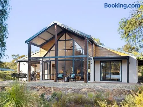 Inji Homestead - 5 acre holiday home in Margaret river region - Image 1