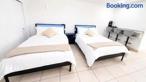 Modern Cozy Miami Stay Near Airport - Image 1