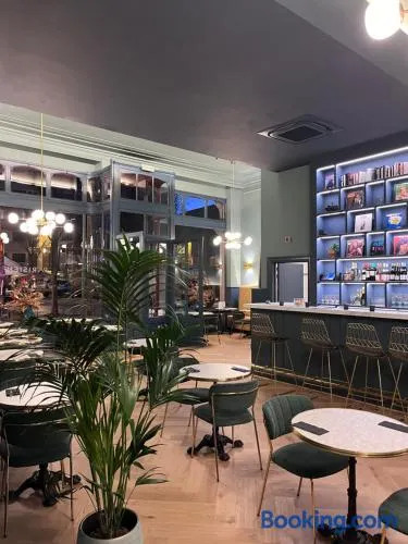Hotel Le Parisien - Image 1