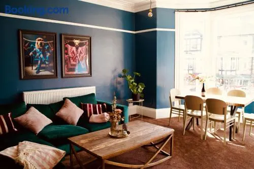 Boutique Apartment - Sleeps 6 & Free Parking - Image 1