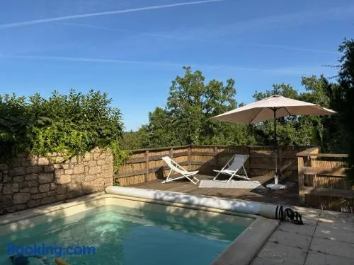 Jolie maison avec piscine et jardin au calme - Image 1