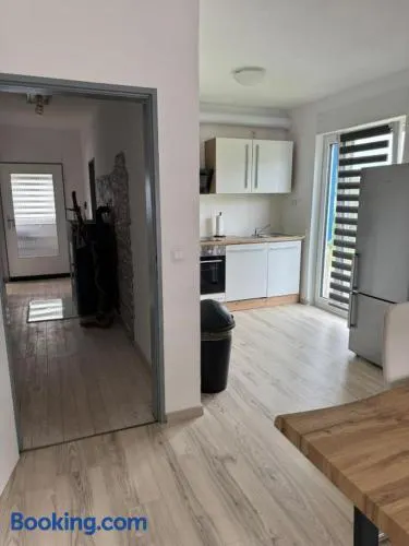 Ganze Wohnung mit großem Parkplatz-Nähe A3 - Image 1