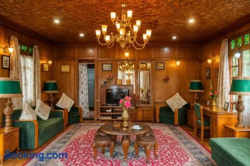 Lalarukh Group of Houseboats - Image 1