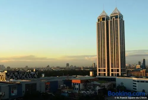 Posh Beds with City View and Pools - Image 1