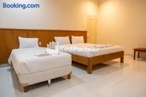 Villa Dora Jogja near Malioboro Area Mitra RedDoorz - Image 1