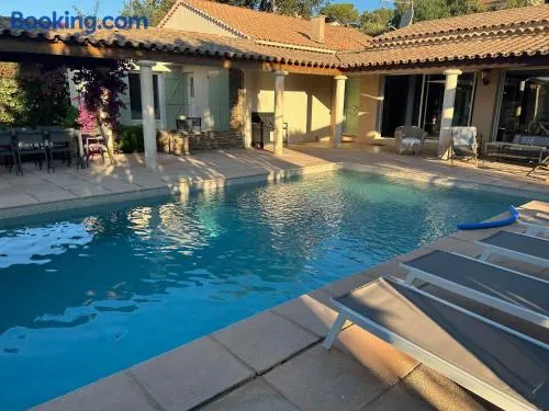 Villa 4* avec piscine dans le bas du village de Bormes - Image 1