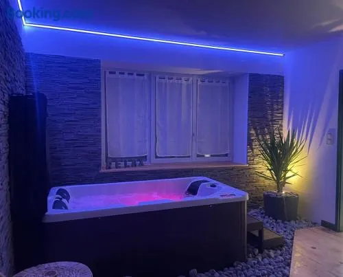 Cosy love et spa-tentation loveroom - Image 1