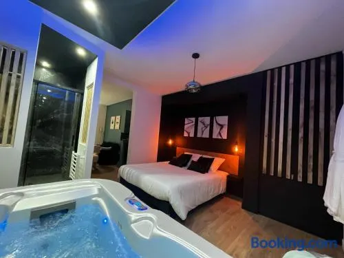 CK Suite & Spa - Jacuzzi Privatif - Reims - Image 1