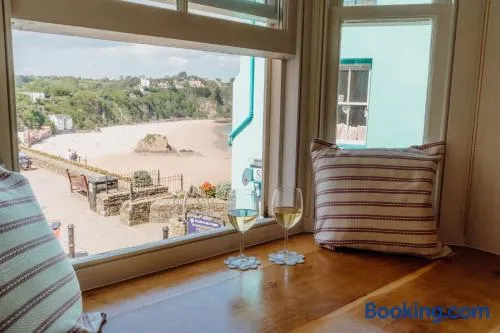 Luxury sea-view apartment in Tenby - Floral Corner - Image 1