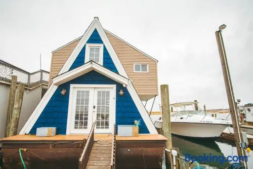 Jones Beach Houseboat - Image 1