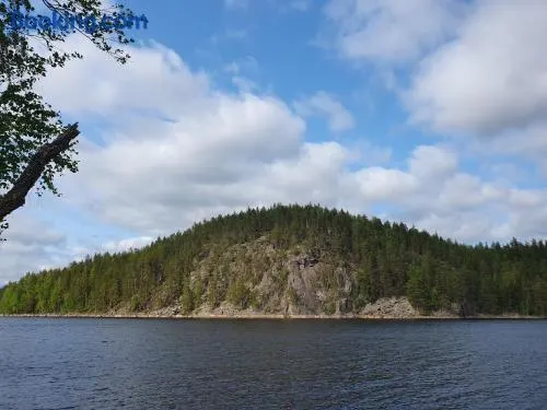 Mini cottage by lake Saimaa - Image 1