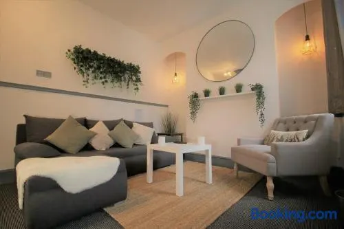Close to Cardiff Castle & City Centre Fitzroy - Image 1