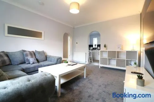 Lovely 2 BR flat, sleeps 4 - Image 1