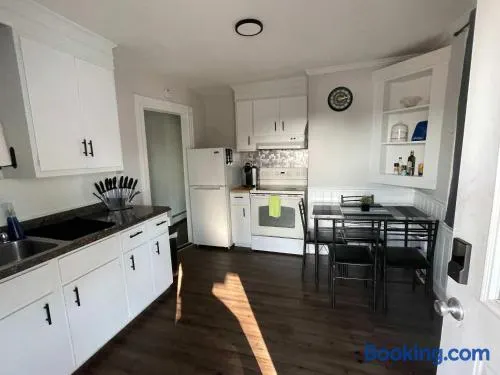 Private Apt In Middletown-wesleyan - Image 1