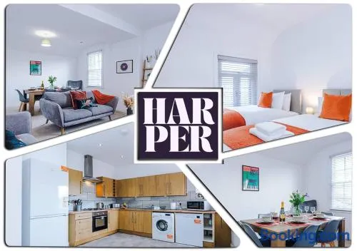 Modern 3 Bedroom House Perfect for Short and Long Stays - Image 1