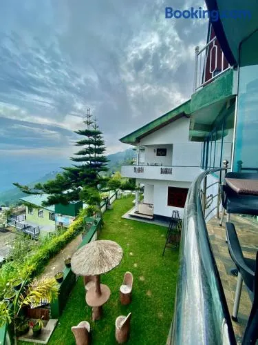 Srilak View Holiday Inn - Image 1
