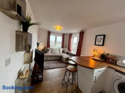 Two bedroom apartment in Barry-close to beach - Image 1