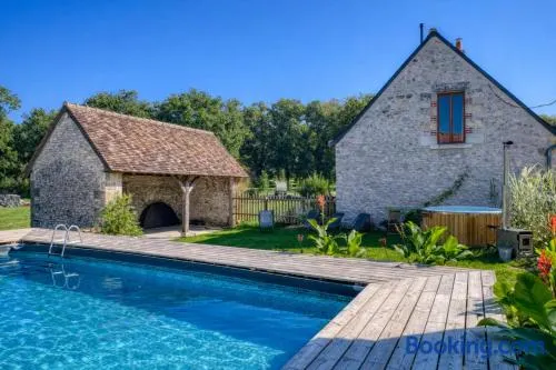 Domaine le Pineau Maison de charme avec piscine et jacuzzi privatif - Image 1